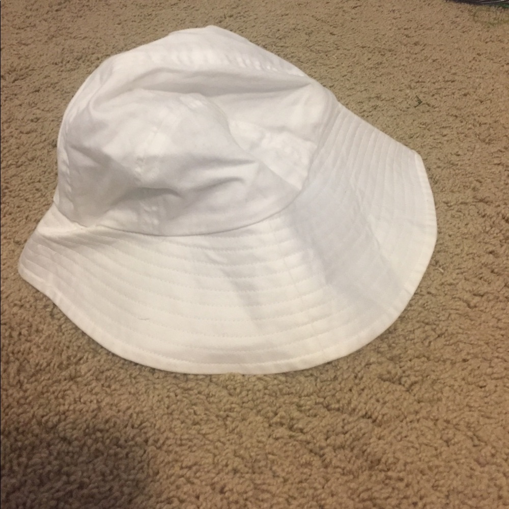 Hanna Andersson white sun hat ☀️